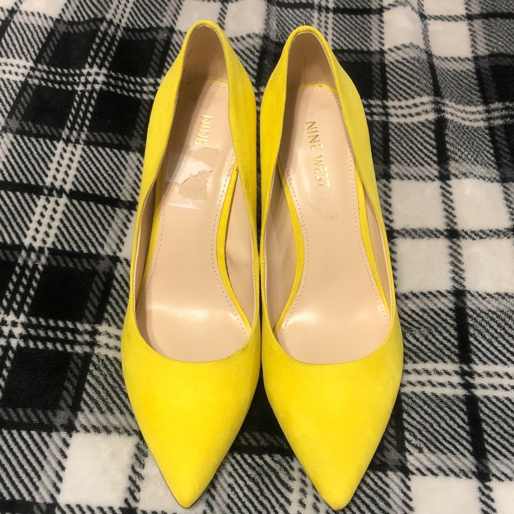 Nine West Bright Yellow Pointed Pumps